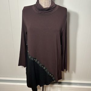 Reina Lee NWT Womens Large Brown and Black Turtleneck Tunic with Eyelets
